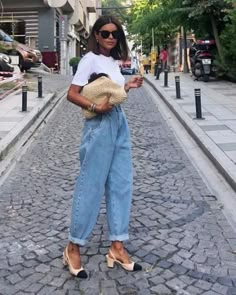 Casual Chique Stijl, Mama Jeans, Chique Outfit, Jeans Trend, Street Jeans, Denim On Denim