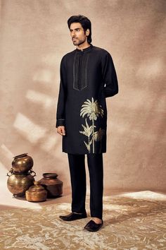 Men's Kurtis Designs, Kurta Patterns Men, Mens Kurta Pajama Designs, Kurta Collar Designs For Men, Simple Kurta For Men, Men’s Kurta Design, Marriage Outfits Men Indian, Kurta Mens Design, Men’s Kurta