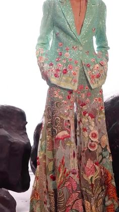 Indian Outfit 2023, Modern Etnic Outfit, Indian Wear Trends 2023, Traditional Western Outfit, Trendy Western Dresses For Women, Desi Modern Outfits, Rakhi Outfit Ideas 2023, Indian Outfits Modern Kurti, Western Outfits Women For Wedding