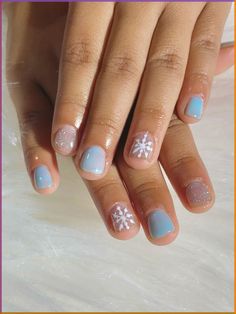 Frozen baby girl nails 🤍❄️ Kids Christmas Nails Short, Disney Frozen Nail Designs, Elsa Frozen Nails, Elsa Nails For Kids, Snowflake Nail Designs Winter Wonderland, Elsa Nails Frozen, Frozen Nails For Kids, Frozen Nails Disney, Girls Christmas Nails Kids