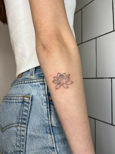 Tattoo ideas Tattoo Ideas Water Lily, Water Lilly Tattoo Design, Lily Pad Flower Tattoo, Water Lilly Tattoos, Dainty Lotus Tattoo, Dainty Lotus Flower Tattoo, Flower On Wrist Tattoo, Front Of Wrist Tattoo, Waterlily Tattoo Design