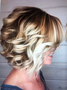 Curly Hair Stacked In Back, Curly Bob Hairstyles, Hair Idea, Modern Hairstyles, Curly Bob, Hair Clothes, Cute Shorts, Short Cuts, Skin Makeup