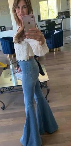 Bottom Pants Outfit, Bell Bottom Pants Outfit, Western Party Wear, Flare Jeans Style, Jeans Free People, Bell Bottom Pants, Bell Bottom, Denim Flares, 70s Fashion