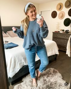 Mid Size Casual Outfits, Classic Midsize Outfits, Mid Size Clothing, Mid Size Mom Jeans Outfit, Mom Jeans Sweater Outfit, Clothes Mid Size, Modern Plus Size Fashion, Mombod Outfits, Midsize Winter Outfits 2022