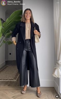 Leather Pants Outfit Dressy, Faux Leather Outfits, Pants Outfit Fall, Leather Pants Outfit, Business Outfits Women, Casual Outfit Inspiration, Black Leather Pants, Fashion Business Casual, Work Wear Women