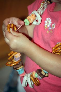 Edible Candy Necklace Snack Necklace, Movie Night Snacks, Candy Necklaces, Night Snacks, Kids Snacks, Drive In, Future Kids, Dessert Table, Movie Night