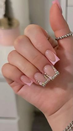 Old Money Aesthetic Acrylic Nails, Short Nails Acrylic Bling, Cute Nail Ideas Medium Length, Nails French Tip With Design Short, Short Acrylic Nails No Charms, Short Square French Tip Nails With Diamonds, Mexican Short Nails, Picture Day Nails