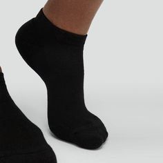 Made from a Merino wool blend, our low-cut ankle socks feel impossibly soft and stretchy, while keeping your feet cool and dry. Black Lightweight Casual Socks, Lightweight Casual Black Socks, Casual Lightweight Black Socks, Lightweight Black Casual Socks, Casual Black Lightweight Socks, Comfortable Lightweight Black Socks, Comfortable Stretch Lightweight Socks, Casual Socks With Arch Support, Black Ankle Socks Women