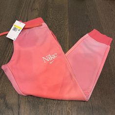 Brand New With Tags Girls Nike Sweatpants Size Small. Smoke Free, Pet Free Home And Fast Shipping! Nike Grey Sweatpants, Grey Nike Sweatpants, Jordan Boys, Boy Sweatpants, Blue Sweatpants, Girls Nike, Nike Sweats, Nike Bottoms, Nylon Pants