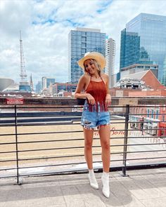 Summer Outfits New Orleans, Nashville Tshirt Outfit, Nashville Outfit Ideas Summer, Summer Outfits For Nashville, Summer In Nashville Outfits, Summer Nashville Outfits Street Styles, Nashville Summer Outfits 2023, Plus Size Nashville Outfits Summer, Outfits For Nashville Trip Summer