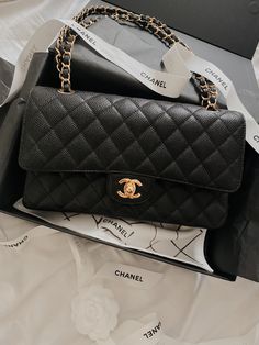 Luxury Bags Chanel, Medium Chanel Classic Bag, Medium Designer Handbags, Chanel Aesthetic Accessories, Chanel Aesthetic Bag, Chanel Bags Aesthetic, Chanel Classic Flap Bag Outfit, Chanel Medium Classic Flap, Chanel Classic Flap Bag Medium