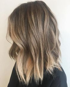 Balayage Lob, Blonde Lob, At Home Hair Color, Dark Blonde Hair, Short Hair Balayage, Penteado Cabelo Curto