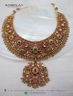 Jadau Pendant, Pretty Gold Necklaces, Jadau Necklace, Diamond Earrings Online, Western Jewellery, Gutta Pusalu, Ruby Set