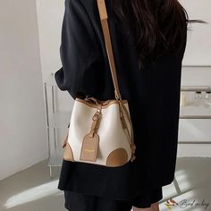 Bird in Bag - Popular large-capacity bags female new fashion simple handbag bucket bag crossbody Simple Handbag, Street Trends, Sewing Thread, Bird In Bag, Bucket Bag, New Fashion, Thread, Street Style, Sewing