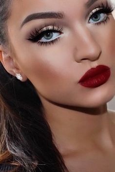 House Of Lashes, Make Up Inspiration, Red Lip Makeup, Smink Inspiration, Beauty Make-up, Makijaż Smokey Eye, Trendy Makeup, Makeup Goals, Red Lipstick