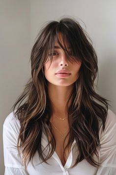 Layers and bangs instantly elevate long hair. These 49 hairstyles for 2024 have us swooning over the shape, movement and intrigue of long layered locks with fringe. 👆 Click for more ideas！ Long Hair With Volume, Hair Cuts Oval Face, Long Layered Hair With Bangs, 2024 Haircut, Layers Haircut, Stylish Ponytail, Layered Haircuts With Bangs, Layered Hair With Bangs, Long Brunette