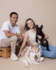 From creative posing ideas to insider tricks, this board is your guide to creating pet-inclusive portraits that tell the story of your unique family bond. Check our website to learn more: https://linktr.ee/blueskysstudio Family Pet Portraits, Family Bonding, Posing Ideas, Family Photoshoot, Family Pet, Photography Session, Orange County, Family Portraits, Family Photographer