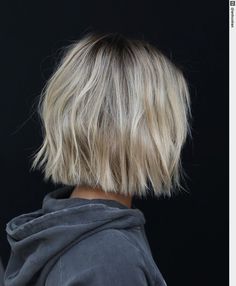 An Co Tran Hair, Anh Co Tran Short Hair, Short Blonde Choppy Hair, Short Hair Color Ideas Balayage, Short Hairstyle Women Bob Straight, Choppy Short Blonde Hair, Short Blonde Straight Bob, Light Blonde Highlights Short Hair, Bright Blonde Bob Short