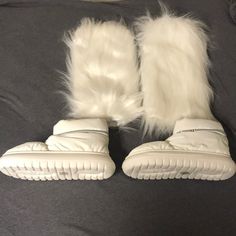 White Sooyile Boots And Fuzzy Leg Warmers Boots Size 40-41 =Us Womens 9.5-10.5 Leg Warmers One Size Fits Most New Fuzzy Leg Warmers, Leg Warmers, Color White, Women Shoes, Boots, Women Shopping, White, Color