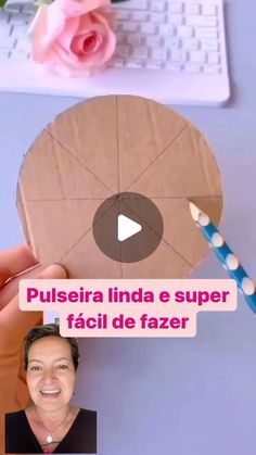 a person holding up a piece of paper with a toothbrush in it and the words pulseria linda e super faci de fazer