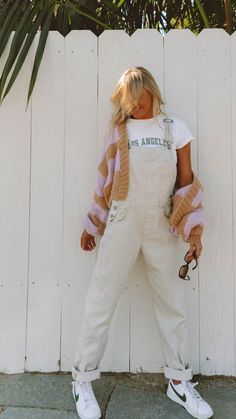 Ivory Overalls Outfit, Sweatshirt And Overalls Outfit, Cream Overalls Outfit Fall, Styling White Overalls, How To Style White Overalls, Cream Dungarees Outfit, White Overalls Outfit Fall, Cute Ways To Style Overalls, White Denim Overalls Outfit