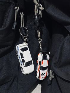 Key Chains Aesthetic, Car Keys Aesthetic, Hot Wheels Keychain, Geek Gifts For Him, Chains Aesthetic, Weird Jewelry, What In My Bag, Denim Pocket, Fire Fits