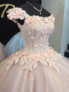 Ball Gown With Flowers, Long Sweet 16 Dresses, Gown With Flowers, Robes Quinceanera, Quinceanera Pink, Quinceanera Themes Dresses, Pink Quince, Sweet 16 Dress, Quinceñera Dresses