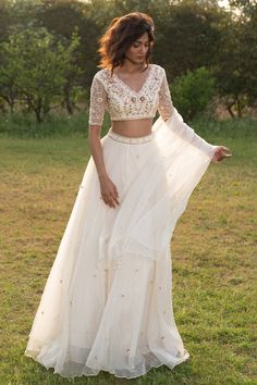 Off White Crop Top Lehenga, Half Sleeve Blouse Designs, Indian Fits, Lengha Blouse Designs, Onam Outfits, Blouse Lehenga, Lehenga Design