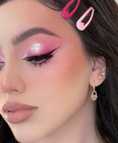 #makeup#makeuplover#trendingnow#view#follower Makeup Rosa, Walks Outside, Make Up Color, Bride Looks, Concert Makeup, Rhinestone Makeup, Best Makeup Artist, Pink Eye