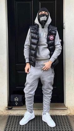 Estilo Drip, Gangster Style, Alcohol Aesthetic, Grey Sweatpants, Cool Outfits For Men, Sneaker Head, Parka, Sweatpants, Cool Outfits