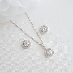 Silver Bridal Jewelry Set, Stud Earrings and Necklace, Rose Gold Bride Set, Wedding Set in Gold, Bri Silver Bridal Jewellery, Rose Gold Wedding Jewelry, Crystal Wedding Jewelry, Wedding Day Jewelry, Gold Jewelry Sets, Round Pendant Necklace, Halo Earrings Studs, Bridesmaid Jewelry Sets, Round Stud Earrings