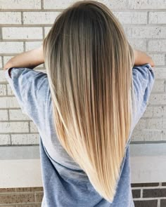 Long Hair Shapes Back, Hair That Comes To A Point In The Back, Pointy Haircut Long Hair, Triangle Long Layers, Back View Of Long Hair, Hair Shorter In Front Longer In Back, Long Hair Cuts V Shape, Haircut Shapes For Long Hair, Long Hair Angled Cut