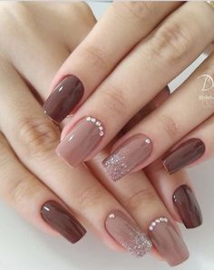 Faça uma renda de 3 mil com DESIGN DE UNHAS e seja uma Nail Design de sucesso com sua agenda lotada de clientes! unhas bonitas / unhas pretas / unhas decoradas / unhas de gel / unhas elegantes / unhas do momento / unhas vermelas / unhas curtas / unhas de patricinhas / unhas amendoadas / design de unhas / nail design / nail / design / unhas perfeitas Nagel Tips, Trendy Nail Art Designs, Colorful Nails, Pretty Nail Art Designs, Blue Nail, Trendy Nail Art, Pretty Nail Art, Glitter Nail Art