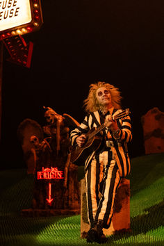 Michael Keaton as Beetlejuice Beetlejuice Pictures, Beetlejuice Beetlejuice 2024, Beetlejuice Matching Pfp, Beetlejuice Photoshoot, Bob Beetlejuice, Beetlejuice Michael Keaton, Beetlejuice Pfp, Michael Keaton Beetlejuice