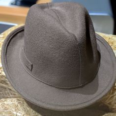 Nwot Hat Attack 100% Wool Fadura Fits M-L Classic Brown Fedora For Fall, Fitted Brown Fedora For Winter, Brown Fitted Casual Fedora, Fitted Brown Fedora Casual Style, Casual Fitted Brown Fedora, Fitted Brown Felt Hat Casual, Fitted Brown Felt Hat Casual Style, Brown Fitted Casual Felt Hat, Classic Brown Hat For Fall