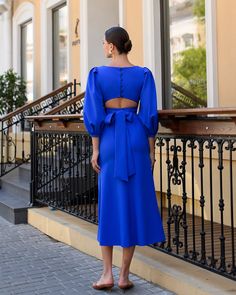 Round neckline Puff sleeves Short sleeves Backless Zipper on back Button detailed Tie detailed Midi length Dress length: 126cm/ 49.60 in Skirt length: 92 cm/ 36.22 in Sleeve length: 55 cm/ 21.65 in