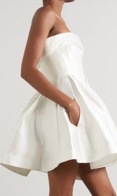 Short wedding dress ideas are perfect for a reception wedding dress for your after party. A bridal mini is also perfect for a courthouse wedding dress or a civil wedding dress in the city centre. Click for even more super short, mini wedding dresses. Grab that second wedding dress. Vintage Corset, Alex Perry, Mini Robes, Reception Dress, Satin Mini Dress, Short Wedding Dress, Satin Dresses