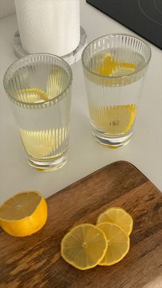 lemons lemon water aesthetic healthy weight loss Daglig Motivation, Makanan Diet, Healthy Girl, Idee Pasto Sano, Healthy Lifestyle Inspiration, Negroni, Lemon Water