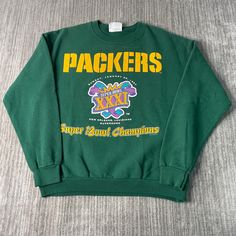 Vintage 90s Green Bay Packers NFL Football Sportswear Athletic 1990s Fashion Streetwear Green Graphic Crewneck Large Mens Condition: Fair Used Condition = Has cracking on the graphic due to wear and age. Measurements: Please see photos above for all measurements IF YOU BUY TWO OR MORE ITEMS USE THE CODE BUNDLE @ CHECK TO SAVE 20% WE SHIP WITHIN 24 HOURS AFTER PURCHASE! Please be aware that we do not offer free returns!! The Buyer is responsible for the cost of the return label.  Follow us on Tik 90s Style Sweatshirt For Game Day, 90s Style Sports Sweatshirt With Logo Print, Nfl Packers, 1990s Fashion, Fashion Streetwear, Green Bay Packers, Nfl Football, Graphic Crewneck, Green Bay