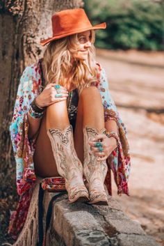 Bohemian Cowboy Boots Outfit, Best Cowboy Boots For Women, Looks With Cowboy Boots, Turquoise Cowboy Boots Outfit, Boho Cowboy Boots Outfit, What To Wear With Cowboy Boots, Cute Outfits With Cowgirl Boots, Womens Cowboy Boots Outfits, How To Style Cowboy Boots