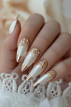 Chic Metallic French Tips Glam Nails For Work & Office Metallic French Tip Nails, Metallic French Tip, Champagne Nail Designs, Nail Designs Chic, Nails For Work, Nails Rose Gold, Professional Nail Designs, Champagne Nails, Nails Rose