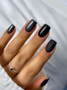 short acrylic black nails with different textures Dipped Nails Ideas Winter 2023, Cute Nail Colors For Winter, January Purple Nails, Gel Nails Ideas Short Winter 2023, Sns Nails Colors Winter, January Fingernails, Nail Dip Inspiration, Sns Nails Designs Winter, Pretty Winter Nails Classy Blue