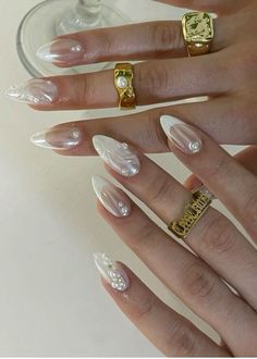 White Pearly Acrylic Nails, Pearl Gel X Nails, Pearl Nails Gold, Pearls Nail Art, Birthday Nails Pearls, White Pearls Nails, Winter Pearl Nails, Clear Builder Gel Nails, Pearl Nails With Design