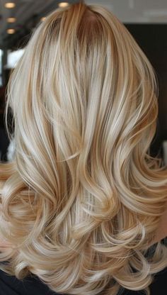 Vanilla Highlights On Blonde Hair, Golden Platinum Blonde Hair, Honey Vanilla Blonde Hair, Blonde With Caramel Lowlights, Hair Color Blondes, Very Blonde Hair, Shades Of Blonde Hair Color, Blonde Highlights And Lowlights, Top Blonde Hair