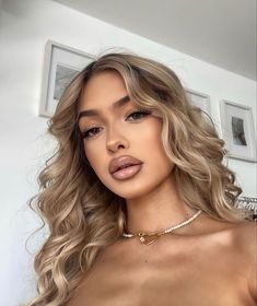 Michelle Mendes, People With Good Hearts, Mexican Hairstyles, Perfect Blonde Hair, Edgy Short Hair, Blonde Hair Inspiration, Light Hair Color, Brown Blonde Hair