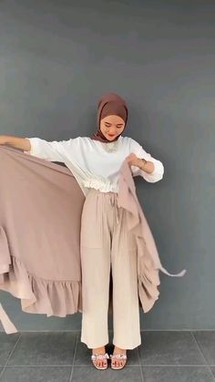 Link? Ada dikomentar salin ya bestie❤ Scerts Model Hijab, Long Skirt Fashion Hijab, Rok Lilit, Modest Casual Outfits, Modest Dresses Fashion, 2piece Outfits, Muslim Outfits Casual, Fashion Top Outfits, Modest Dresses Casual