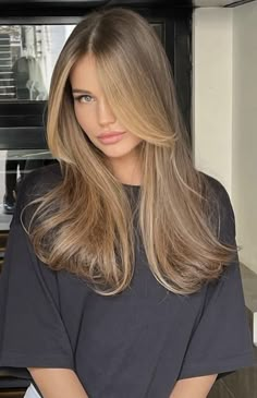 Light Brunette Hair, Haircut Selfie, Photo Hijab, Rambut Brunette, Brown Hair Inspo, Brunette Hair With Highlights, Brown Hair Balayage, Dark Blonde Hair, Cute Hairstyle