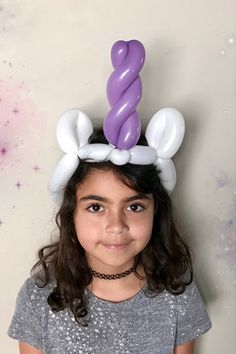 A girl wears a balloon unicorn horn and ears. The ears are white and the horn is purple. Easy Balloon Twisting, Balloon Animal Tutorial, Easy Balloon Animals Step By Step, Diy Balloon Animals Easy, Easy Balloon Animals, Balloon Tutorials, Balloon Unicorn, Balloon Hats, Balloon Crown