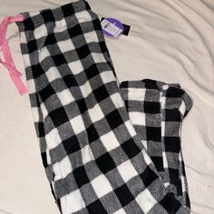 Nwt Never Worn Perfect Condition Plaid Pajam Pants, Aesthetic Pajamas Grunge, Fluffy Pj Pants, Pajama Pants Outfit, Pjs Pants, Pajamas Aesthetic, Dr Wardrobe, Fit Board, Butterfly Photography