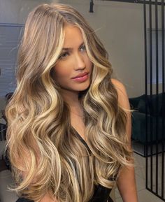 Blonde Balayage On Honey Brown Hair, Honey Hair With Money Piece, Emily Venz Hair, Caramel Blonde Balayage With Money Piece, Money Peice Hair Ideas With Highlights, Blonde Locks On Brown Hair, Golden Bronde Balayage Honey On Dark Hair, Highlights Light Brown Hair Blonde, Golden Beige Balayage